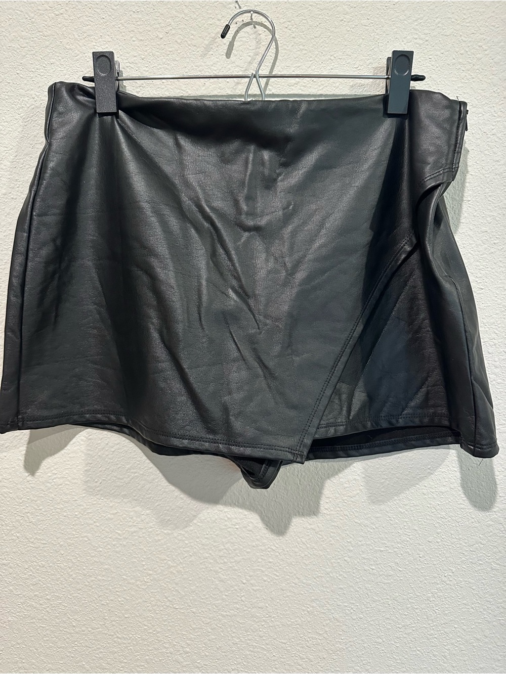 Women’s Alter’d State Black Faux Leather Women’s Skort XLarge